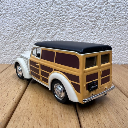 1/43 Scale Moskvitch 400-420 Soviet Vintage Car Diecast Model