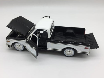 1/24 Scale 1972 Chevrolet Cheyenne Pickup Truck Diecast Model