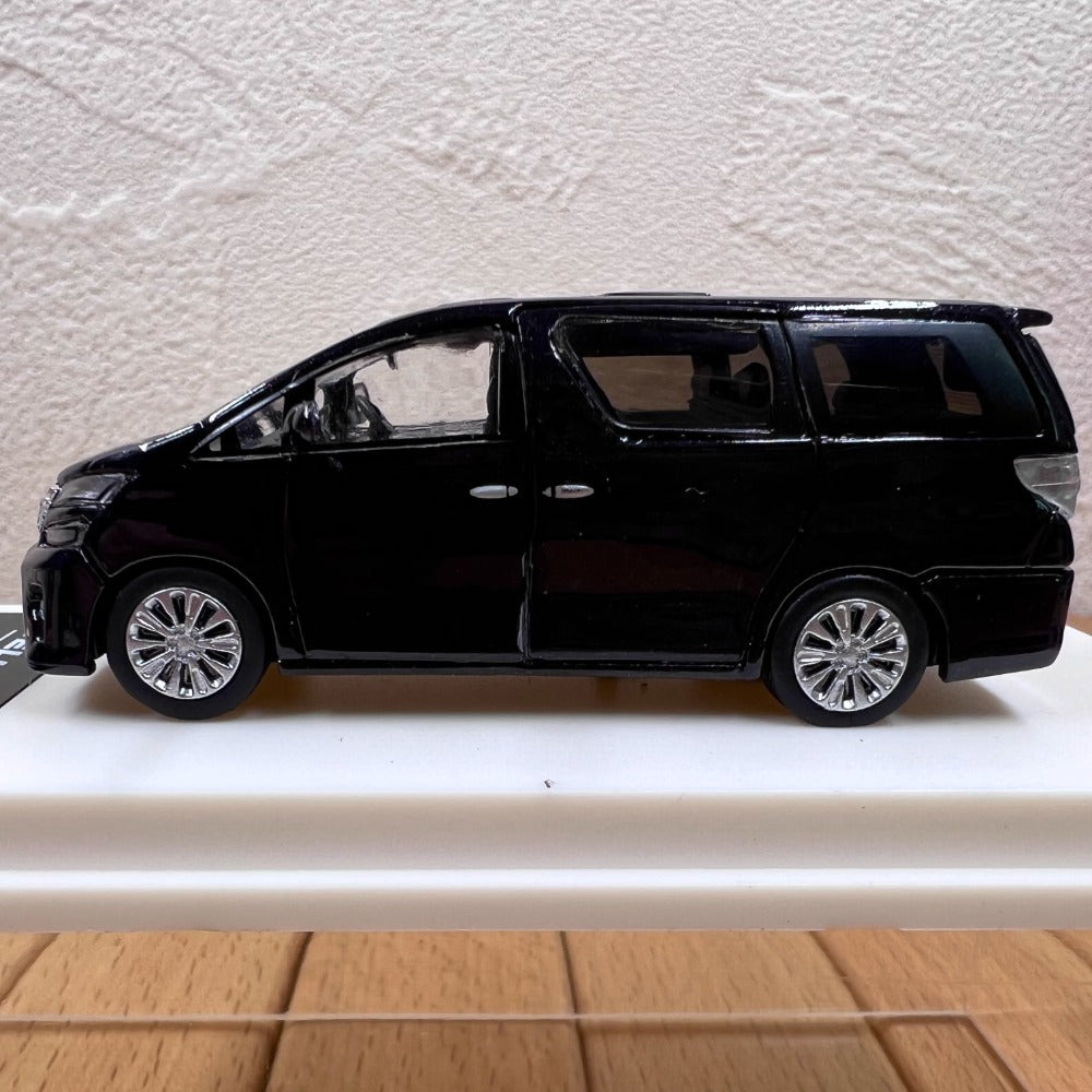 1/64 Scale 2013 Toyota Vellfire Golden Eyes II Minivan Diecast Model Car