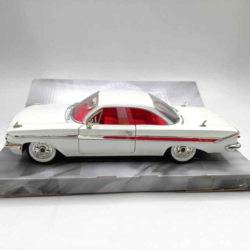 1/24 Scale 1961 Chevrolet Impala Diecast Model Car