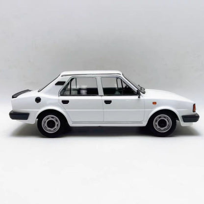 1/18 Scale Skoda 120 L Diecast Model Car