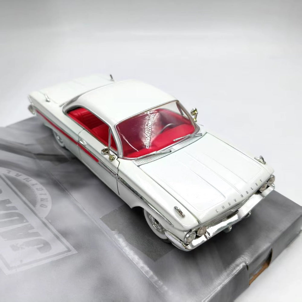 1/24 Scale 1961 Chevrolet Impala Diecast Model Car