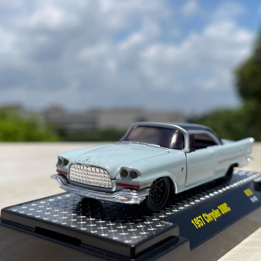 1/64 Scale 1957 Chrysler 300C Diecast Model Car