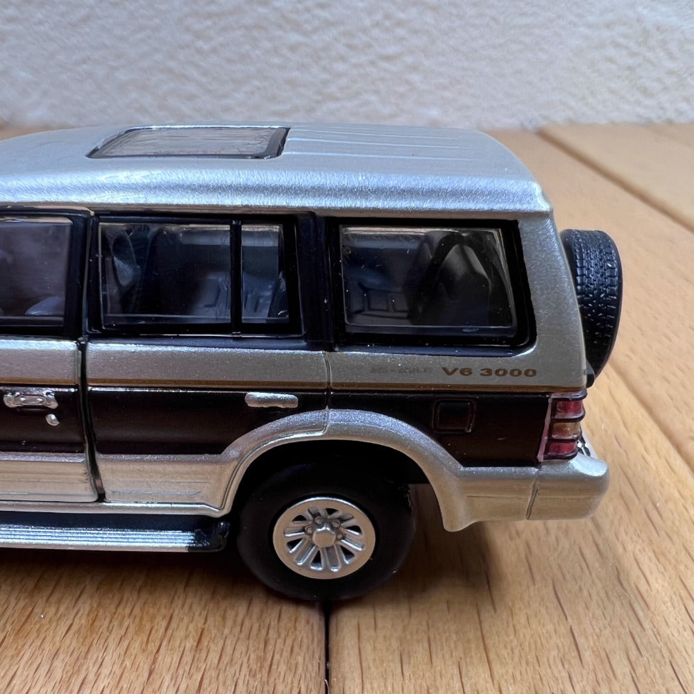 1/64 Scale Mitsubishi Pajero Super Exceed SUV Diecast Model Car