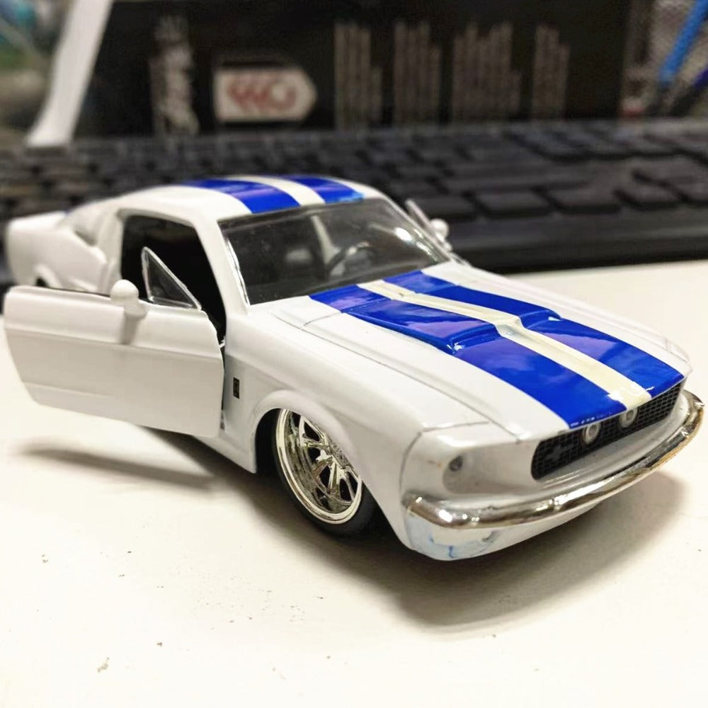 1/32 Scale 1967 Shelby Mustang GT500 Diecast Model Car