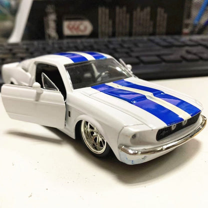 1/32 Scale 1967 Shelby Mustang GT500 Diecast Model Car