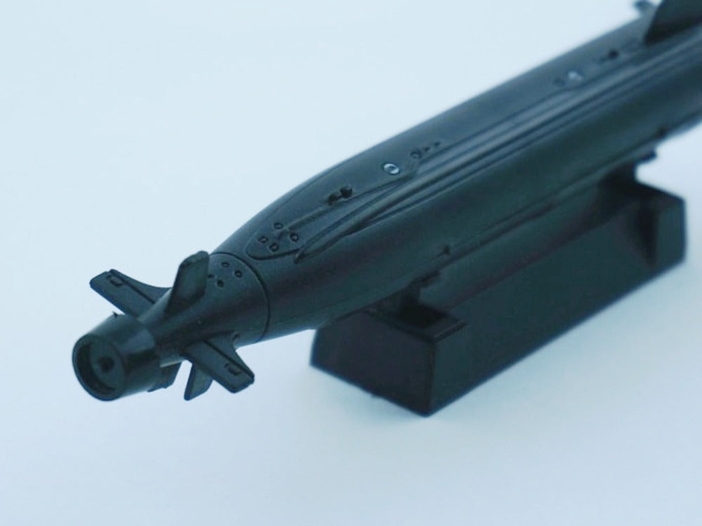 1/700 Scale Virginia-Class Nuclear-Powered Attack Submarine Pre-built Plastic Collectible Model