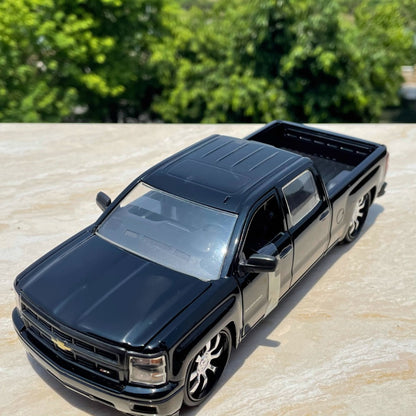 1/24 Scale 2014 Chevrolet Silverado Pickup Truck Diecast Model Car
