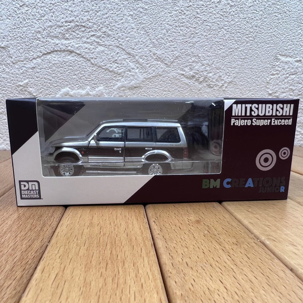 1/64 Scale Mitsubishi Pajero Super Exceed SUV Diecast Model Car