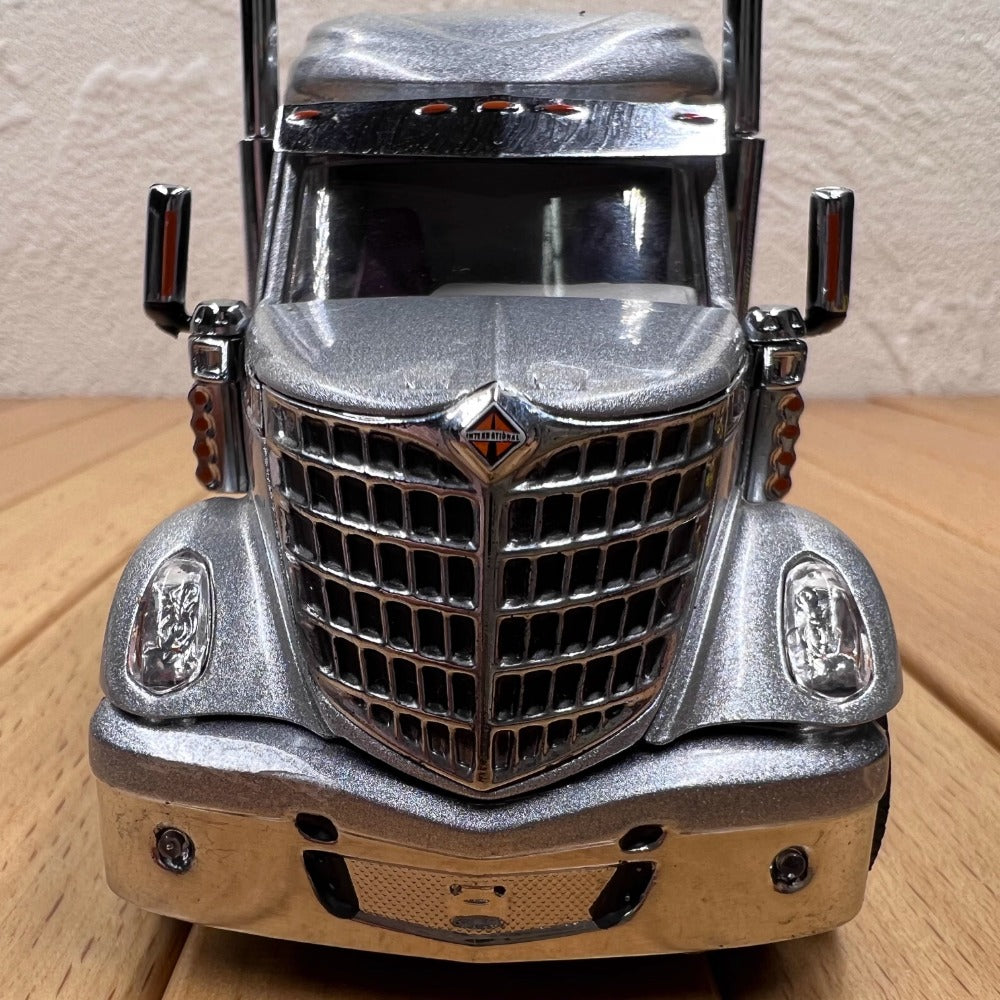 1/50 Scale International LoneStar Sleeper Cab Truck with 53' Refrigerated Van Diecast Model