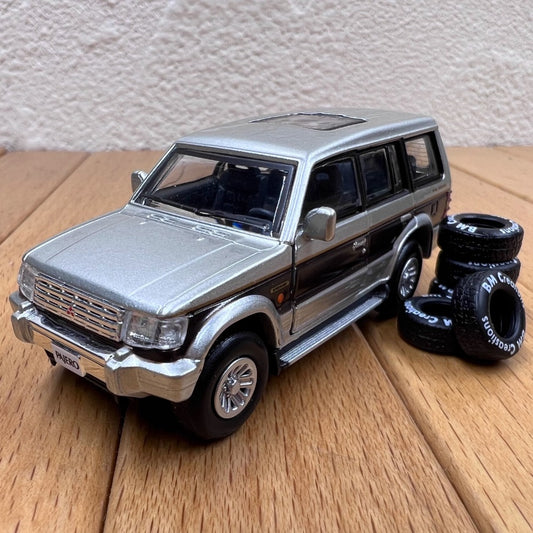 1/64 Scale Mitsubishi Pajero Super Exceed SUV Diecast Model Car
