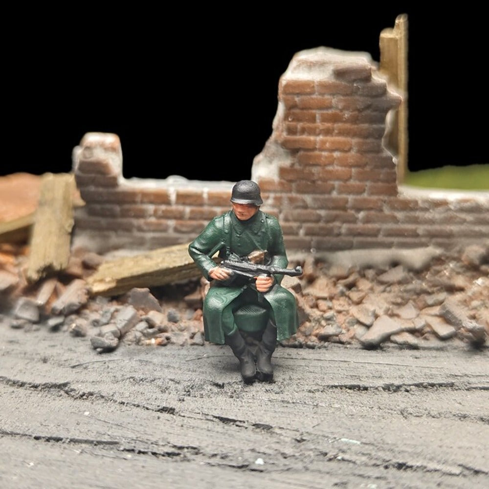 1/72 Scale WWII German Sitting Posture Soldiers Painted Figures for Model Dioramas