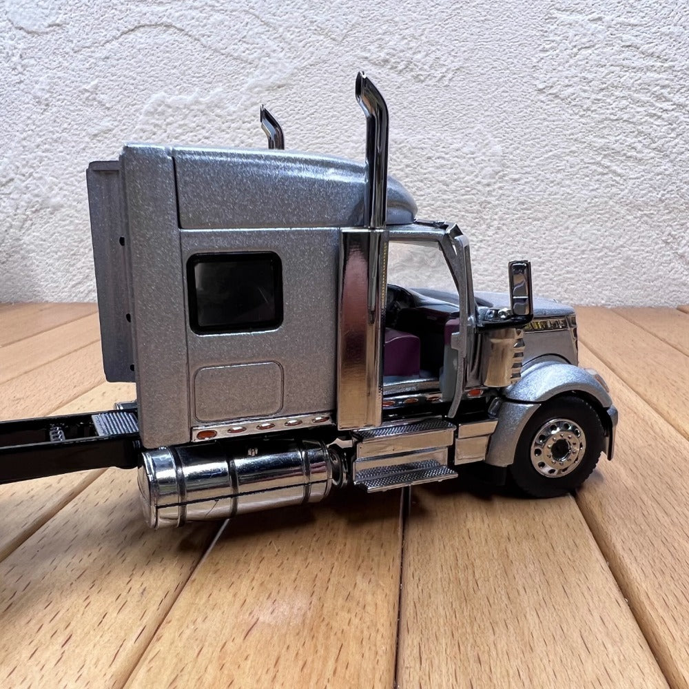 1/50 Scale International LoneStar Sleeper Cab Truck with 53' Refrigerated Van Diecast Model