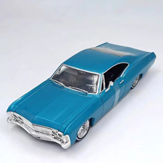 1/24 Scale 1967 Chevrolet Impala Diecast Model Car