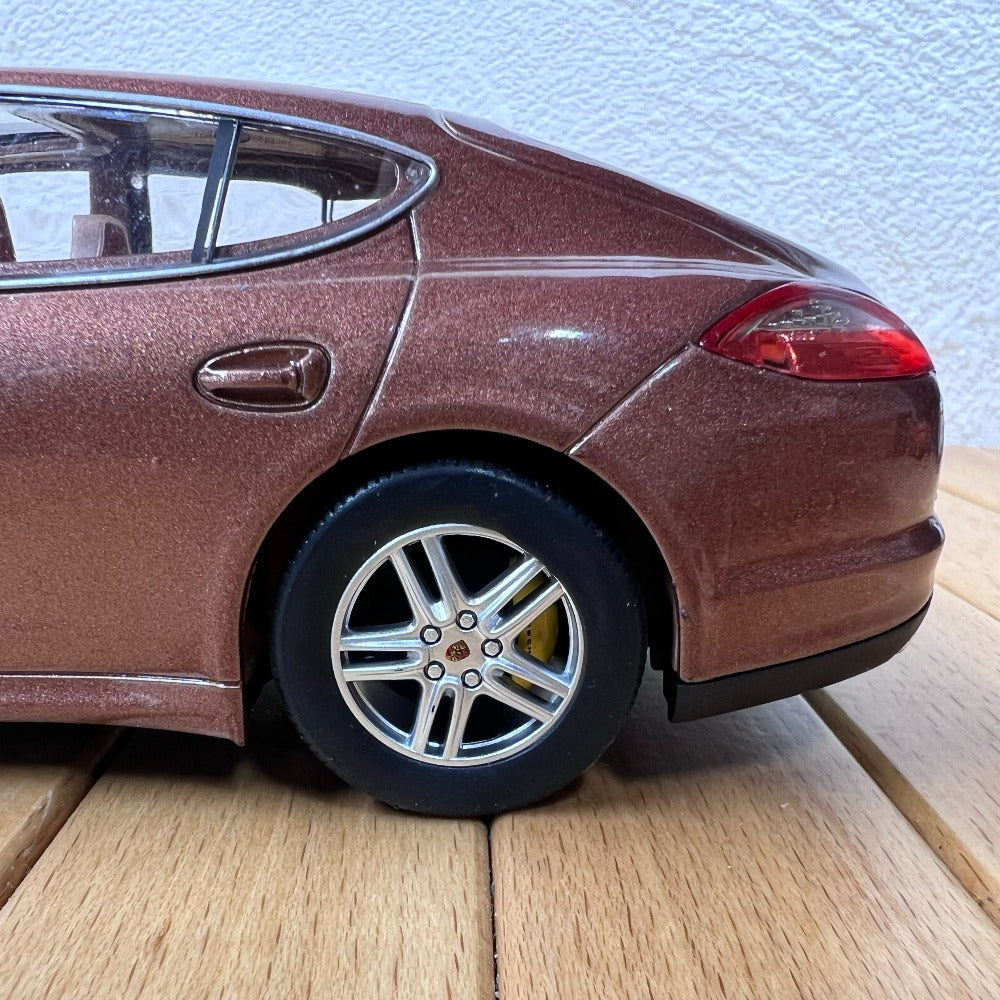 1/24 Scale Porsche Panamera Turbo Luxury Car Diecast Model