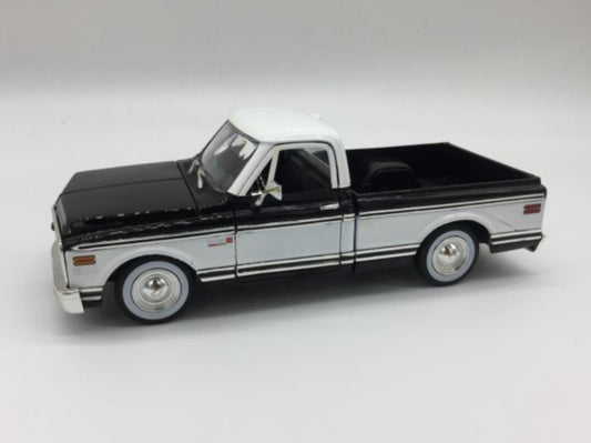 1/24 Scale 1972 Chevrolet Cheyenne Pickup Truck Diecast Model