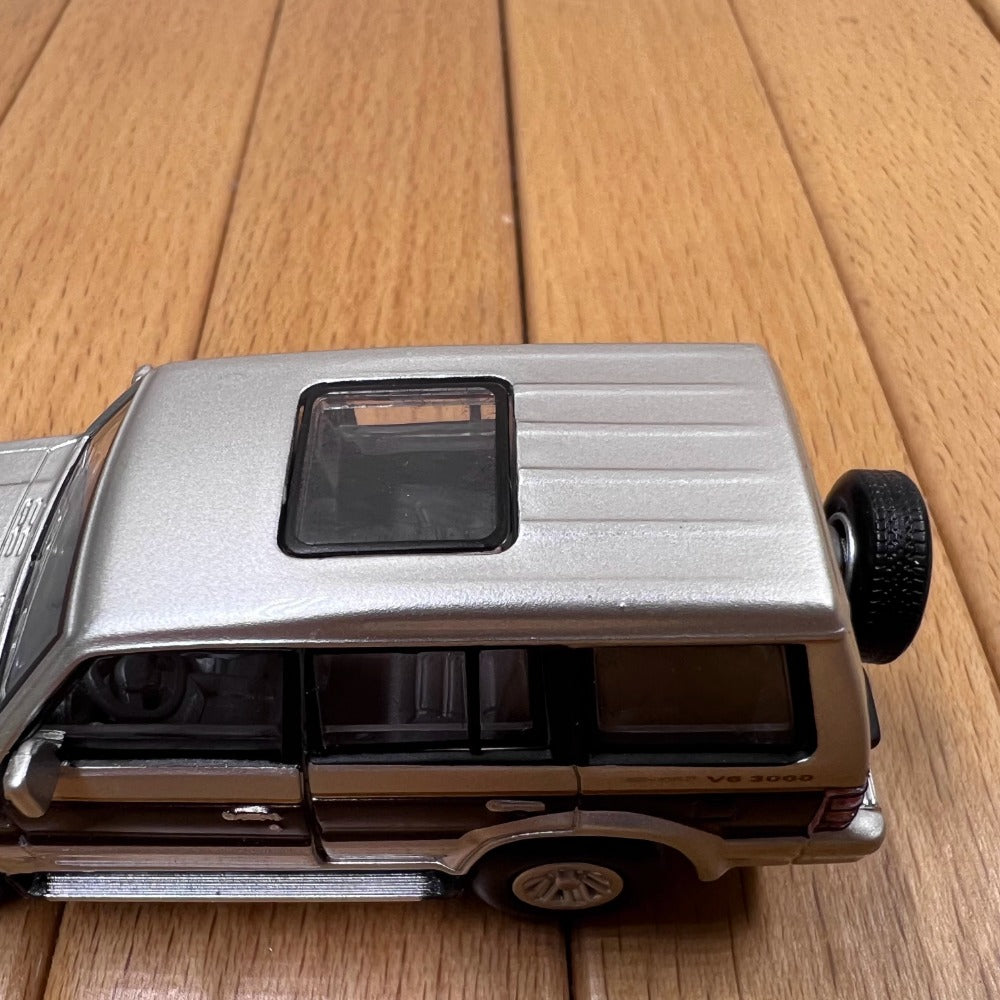 1/64 Scale Mitsubishi Pajero Super Exceed SUV Diecast Model Car