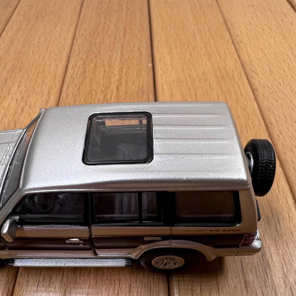 1/64 Scale Mitsubishi Pajero Super Exceed SUV Diecast Model Car