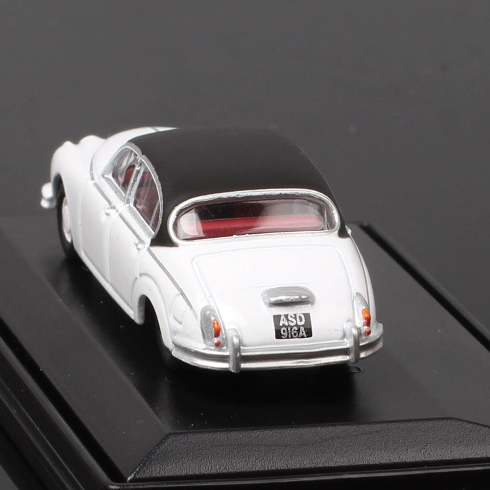 1/76 Scale Jaguar Mark 2 Diecast Model Car
