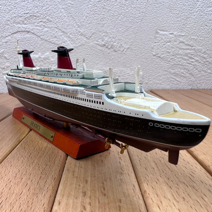 1/1250 Scale SS France (1960) Ocean Liner Diecast Model Ship