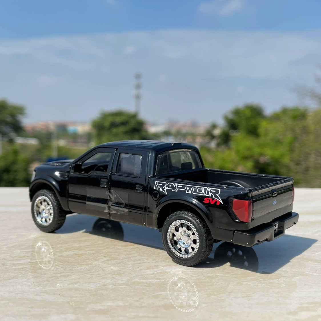 1/32 Scale Ford F-150 Raptor Pickup Truck Diecast Model Car