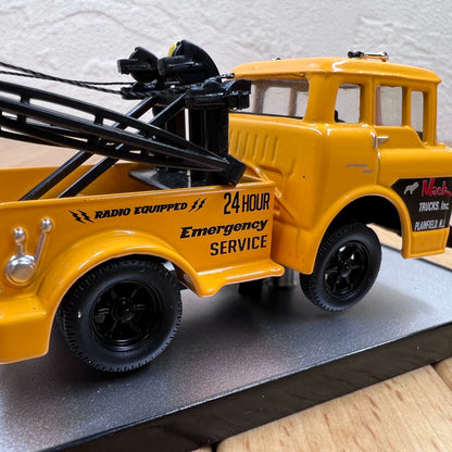 1/64 Scale 1957 Mack N-61 Tow Truck Diecast Model