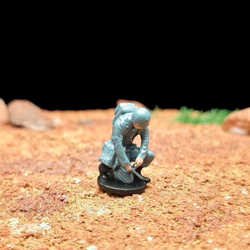 1/72 Scale WWII Combat Medic Soldiers Painted Figures for Model Dioramas
