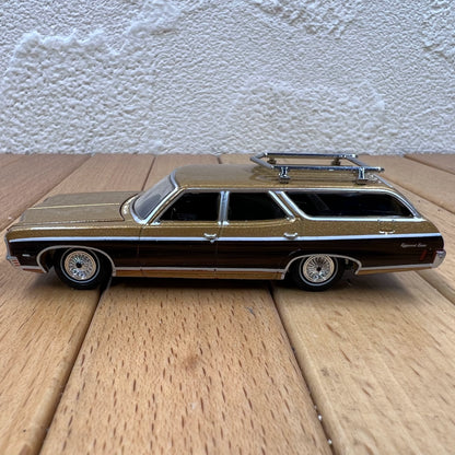 1/64 Scale 1970 Chevrolet Kingswood Estate Station Wagon Diecast Model Car