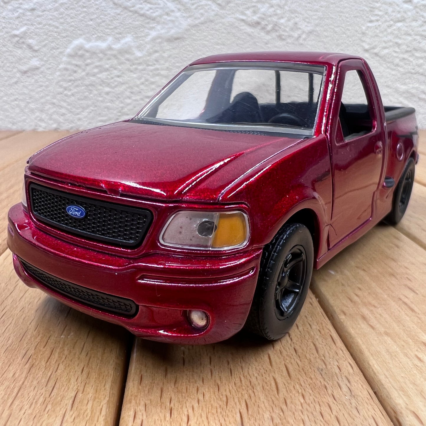 1/32 Scale 1999 Ford F-150 SVT Lightning Pickup Truck Diecast Model Car
