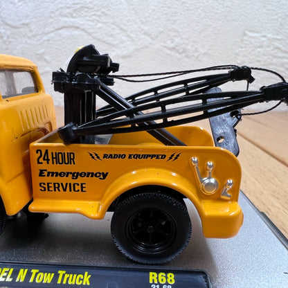 1/64 Scale 1957 Mack N-61 Tow Truck Diecast Model