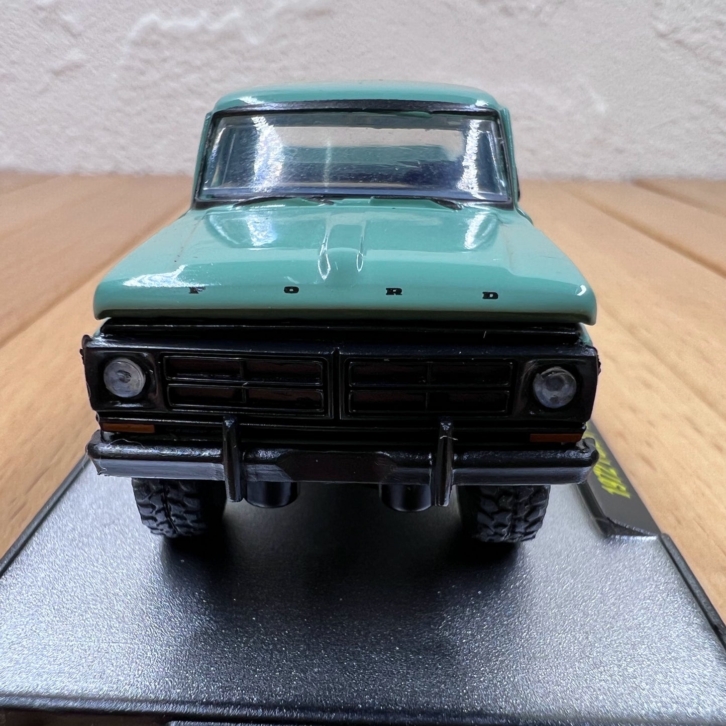 1/64 Scale 1972 Ford F-250 Explorer Truck Diecast Model