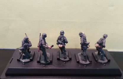 1/72 Scale WWII German Panzergrenadiers Set 5pcs Painted Figures Attack Poses Caesar Miniatures P803