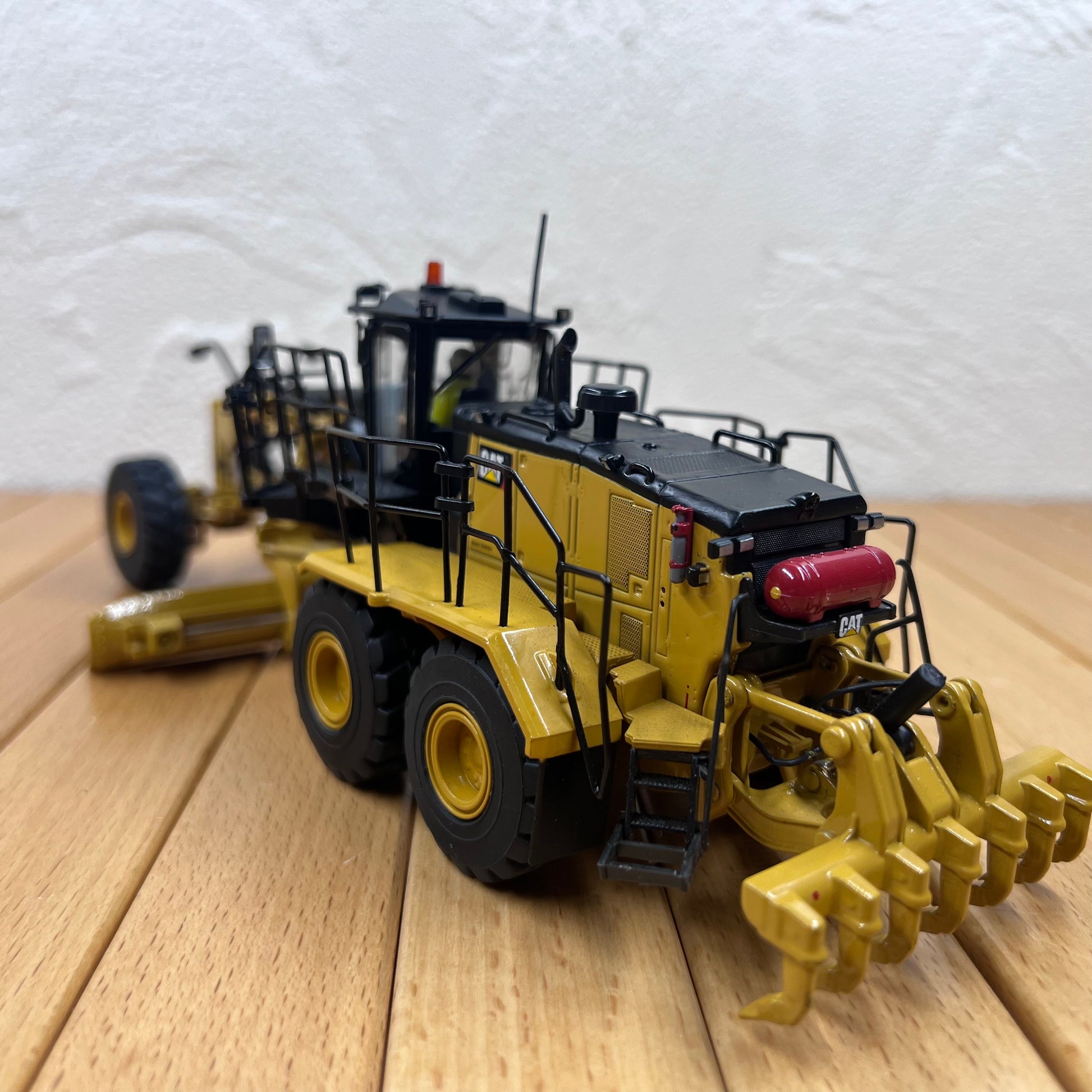 1/50 Scale Caterpillar 18M3 Motorgrader Diecast Model