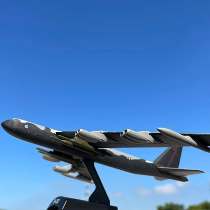 1/300 Scale Boeing B-52 Stratofortress American Bomber DIecast Model Aircraft