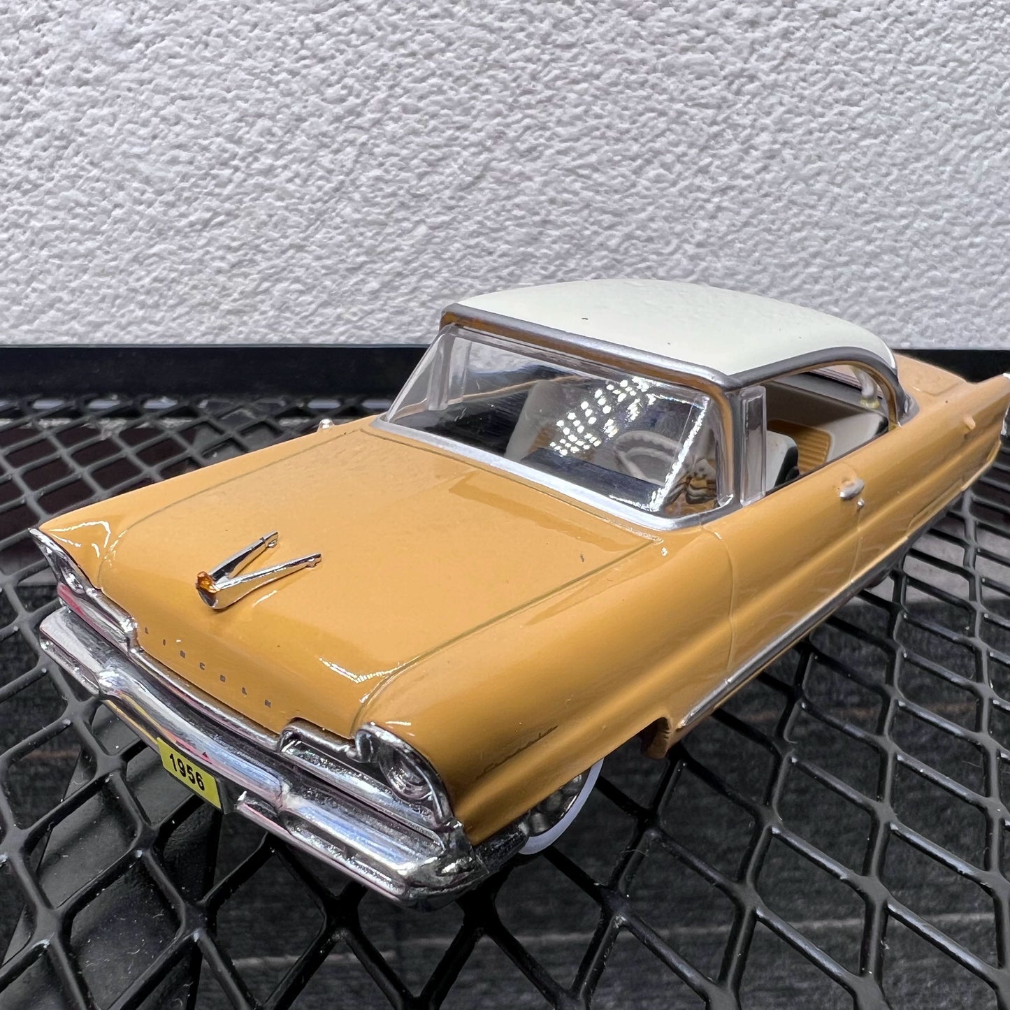 1/43 Scale 1956 Lincoln Premiere Diecast Model Car – old boy