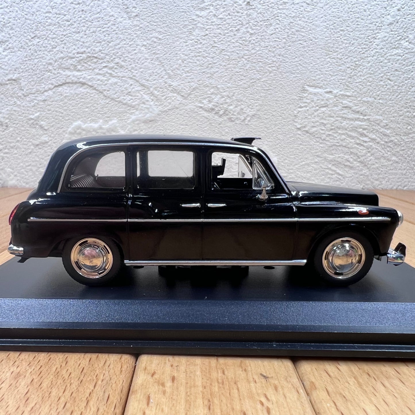 1/43 Scale 1958 Austin FX4 London Taxi Diecast Model Car