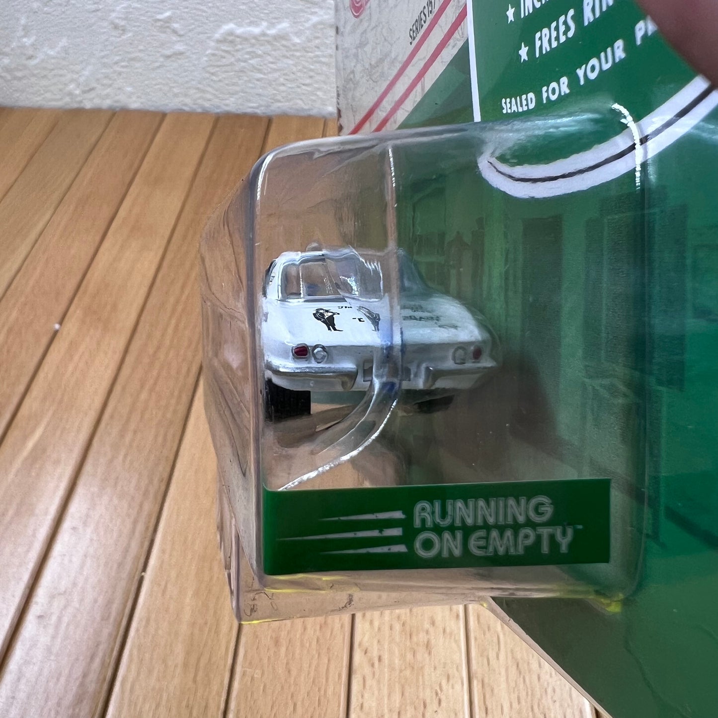 1/64 Scale 1966 Chevrolet Corvette Diecast Model Car