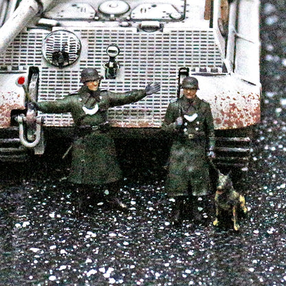 1/72 Scale Winter Soldier Sentry Painted Figurine Model Diorama