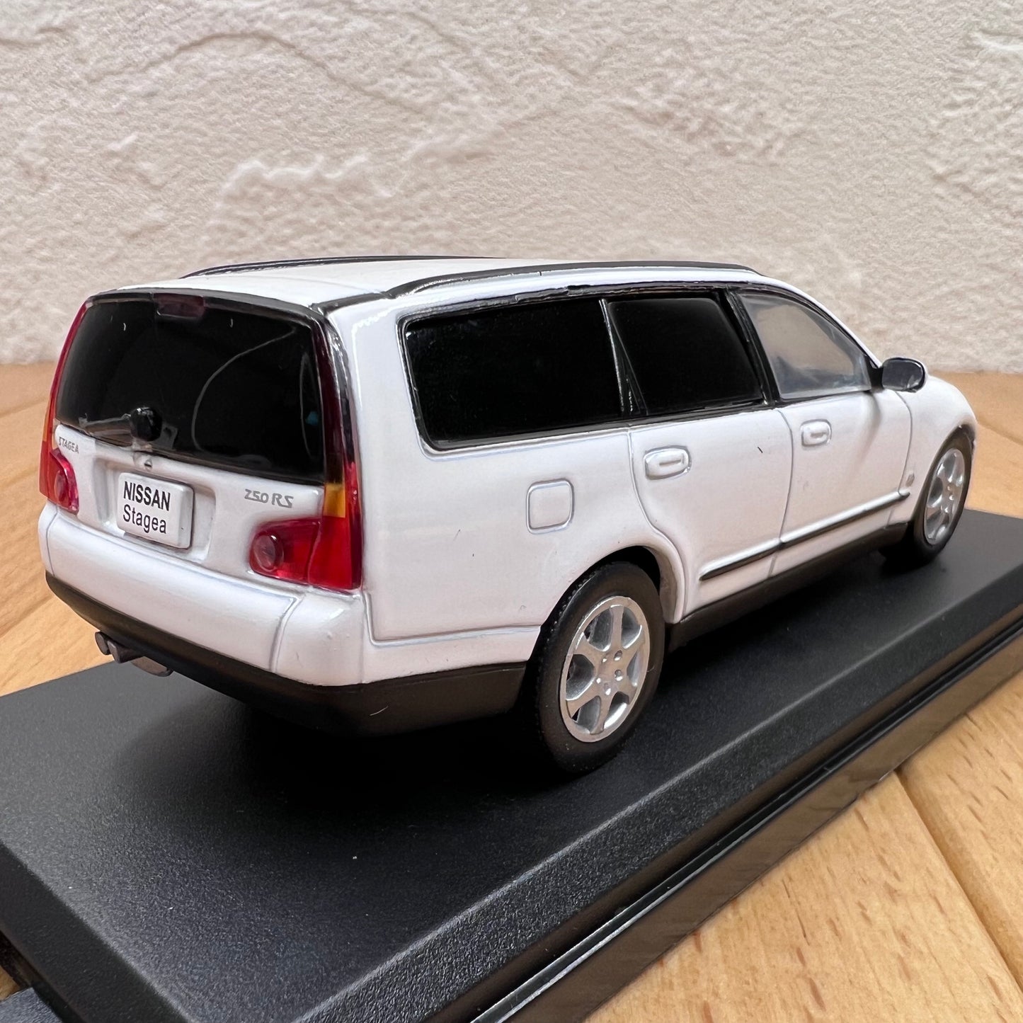 1/43 Scale 2003 Nissan Stagea Station Wagon Diecast Model Car