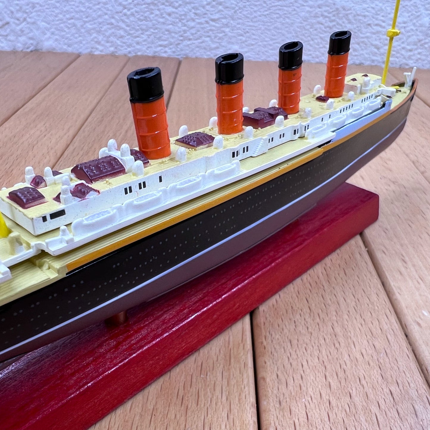 1/1250 Scale RMS Lusitania Ocean Liner Diecast Model Ship