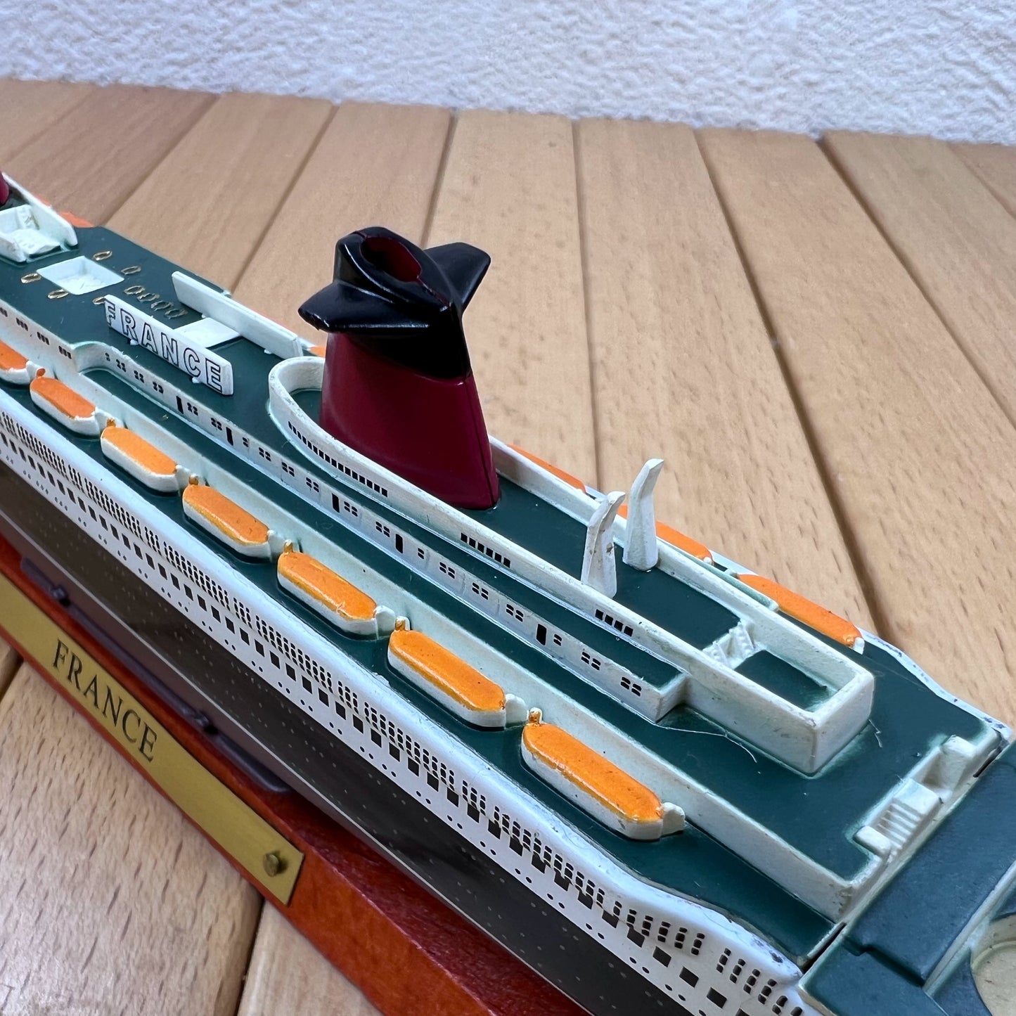 1/1250 Scale SS France (1960) Ocean Liner Diecast Model Ship