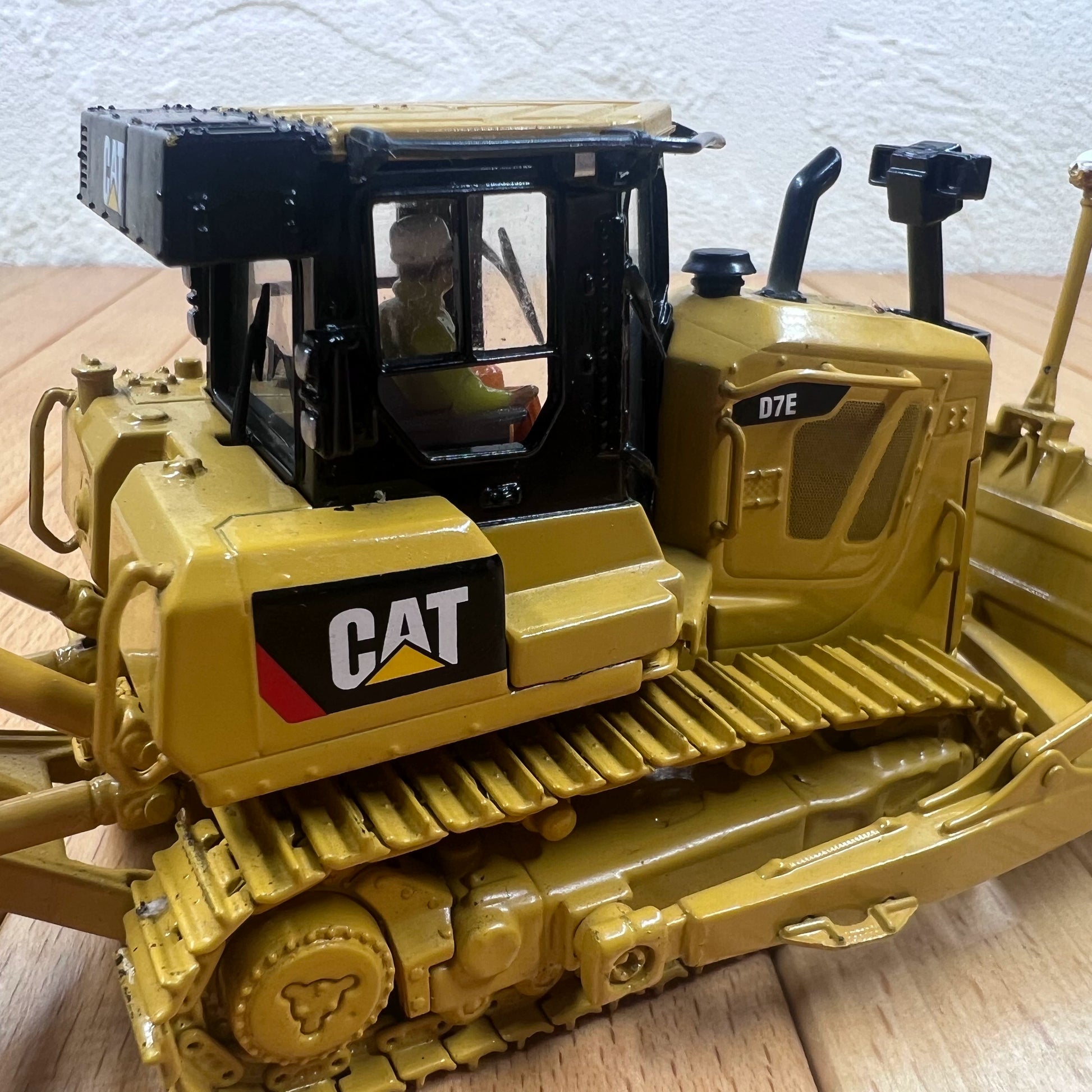 1 50 Scale Caterpillar D7E Bulldozer Diecast Model