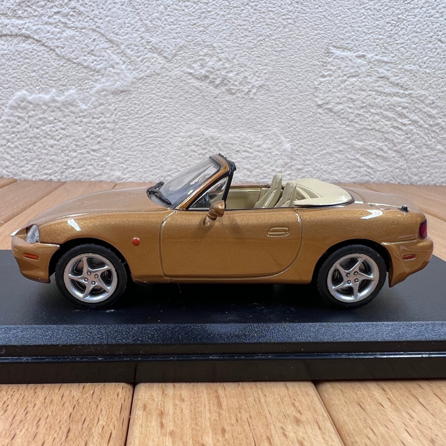 1/43 Scale 2001 Mazda MX-5 Roadster Diecast Model Car