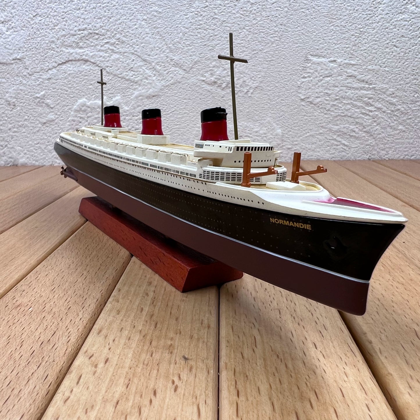 1/1250 Scale SS Normandie Ocean Liner Diecast Model Ship