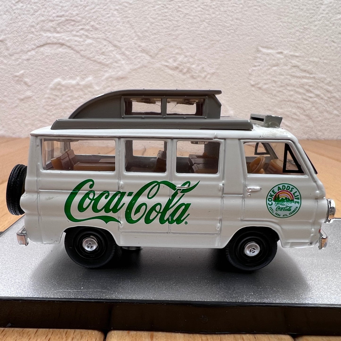 1/64 Scale Dodge A100 Camper Van Diecast Model