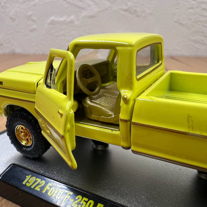 1/64 Scale 1972 Ford F-250 Explorer Truck Diecast Model