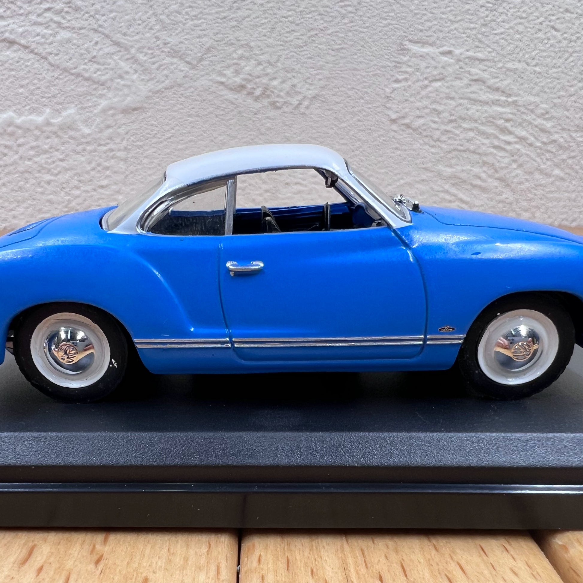 Gama Mini 1/43 Scale - 9530 Volkswagen T2 T2A Bay Bully Red Vintage Model Car 7427265033711 Gama Mini 1/43 Scale - 9530 Volkswagen T2 T2A Bay Bully Red Vintage Model Car 7427265033711