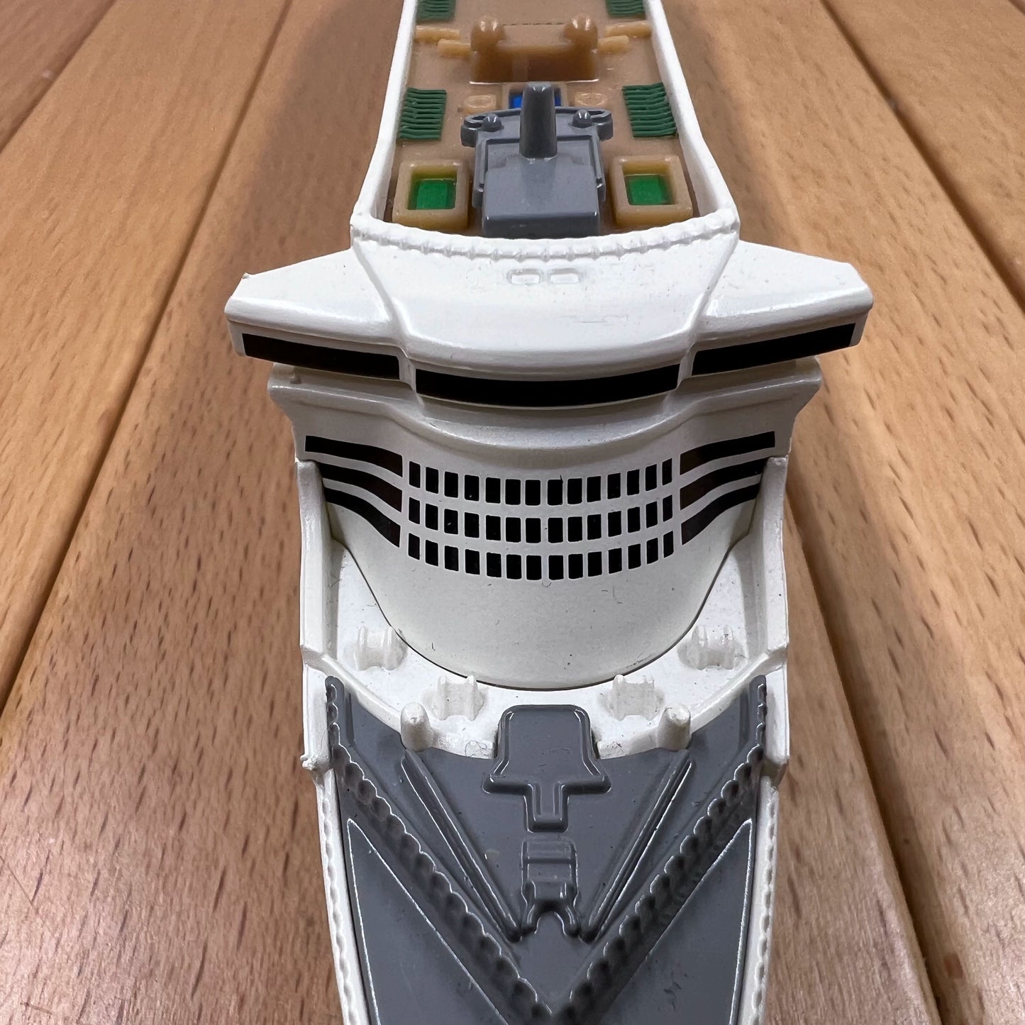 1/1400 Scale Queen Mary 2 Ocean Liner Diecast Model Ship