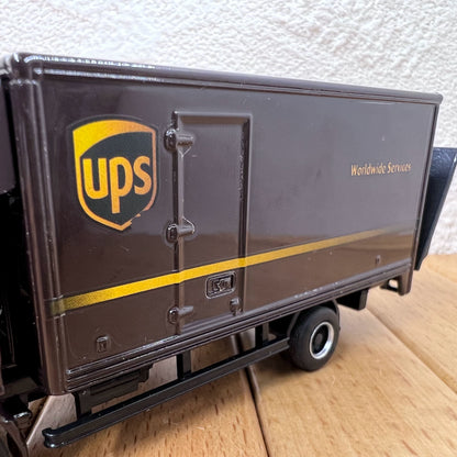 1/64 Scale Isuzu N Series Box Lorry Diecast Model Truck