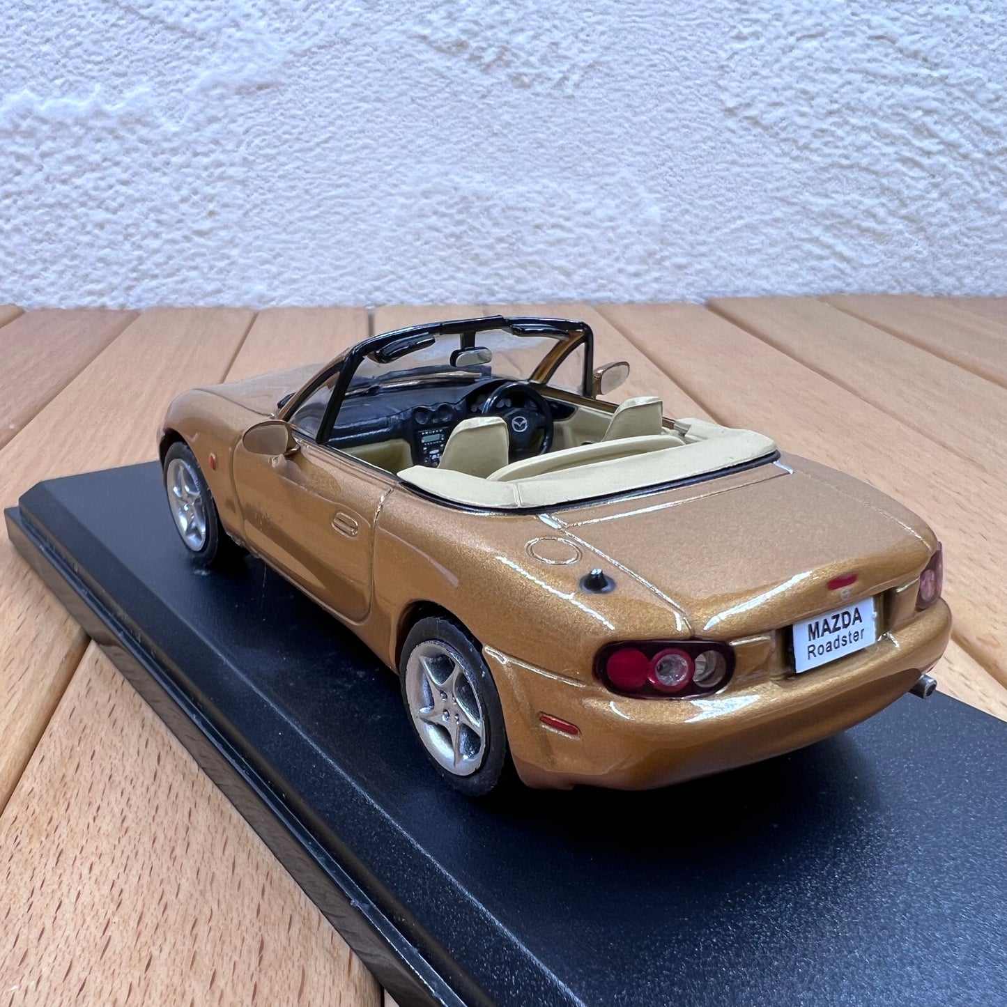 1/43 Scale 2001 Mazda MX-5 Roadster Diecast Model Car